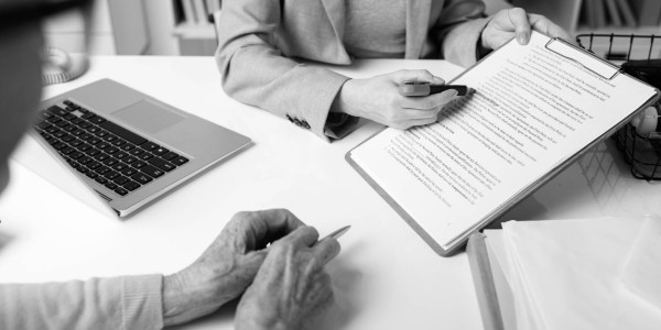 Derecho Inmobiliario / Abogados Inmobiliarios Viladrau · Negociar Contratos Renta Antigua